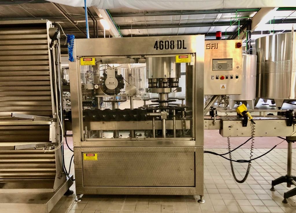 Traubenpresse van het type GAI | Capsuleuse, sertisseuse -  6000 Bt/h, Gebrauchtmaschine in Monteux (Foto 1)